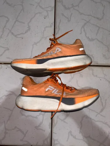 Tênis de corrida: fila float max 2