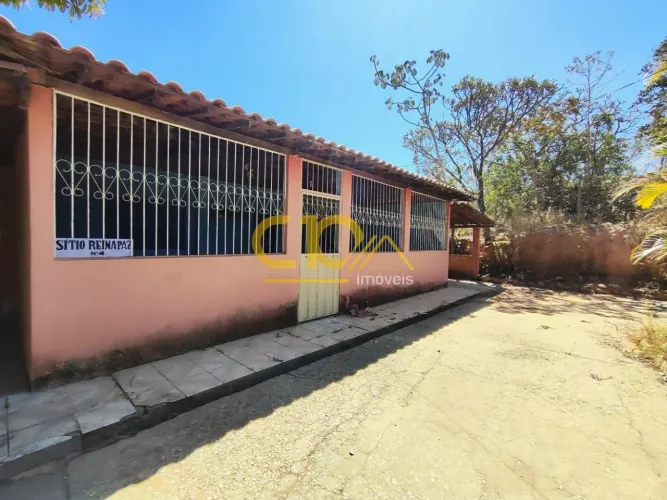 SITIO COM NASCENTE DE AGUA, A 40 METROS DO ASFALTO, LOCALIZAÇÃO PRIVILEGIADA E OPORTUNIDAD