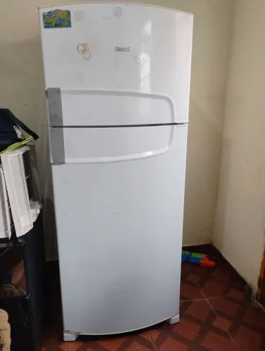 Vendo essa geladeira funcionando normalmente,entrego em toda Manaus !