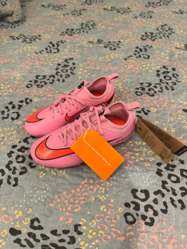 Chuteira nike tamanho 32 com etiqueta (NOVA)