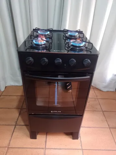 Fogão 04 bocas mesa de vidro, novinho, funcionando perfeitamente, acendedor elétrico Atlas