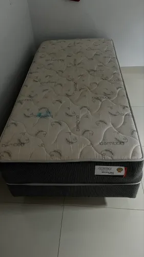 Cama de solteiro com molas