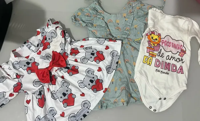 Kit várias roupas de bebê menina