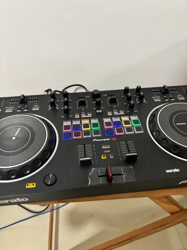 Controladora DJ pioneer DDJ REV-1