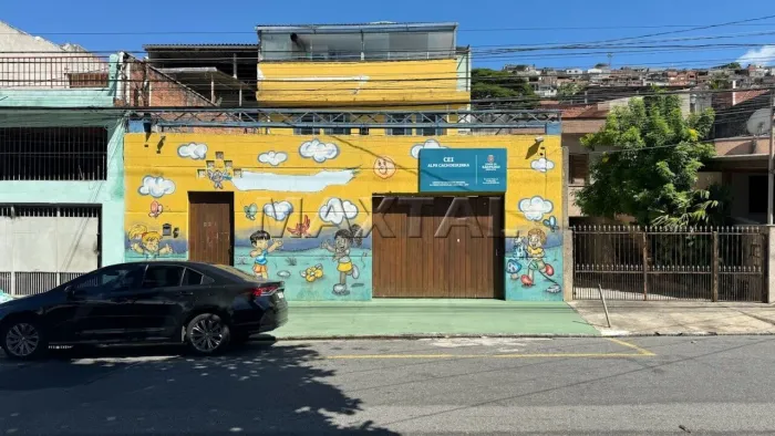Prédio comercial à venda, com 400m² no Jardim Santa Cruz, estruturado para creche.