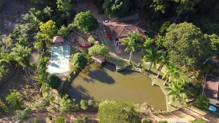 Imóvel para venda possui 300 metros quadrados com 3 quartos em Centro - Simonésia - MG