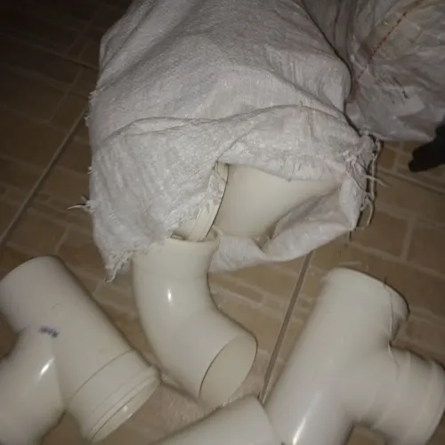 Tubo e conexão de esgoto