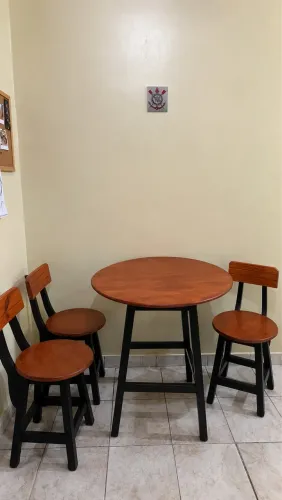 Mesa de madeira 4 cadeiras 