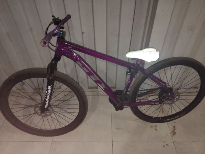 Bicicleta GTI roxa