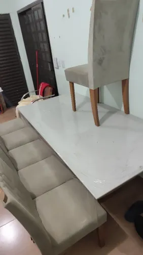 Vendo mesa de jantar seis cadeiras praticamente sem uso, aceito proposta também ?