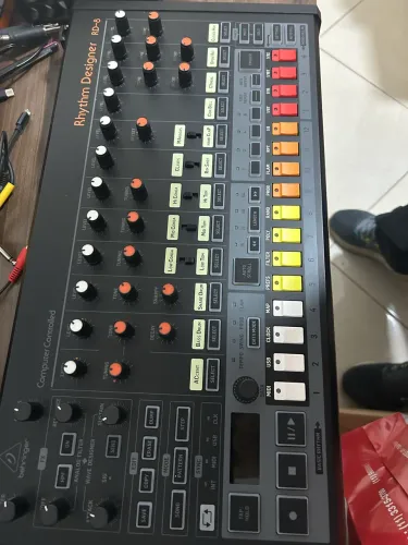 Behringer RD8/ impecável na caixa.