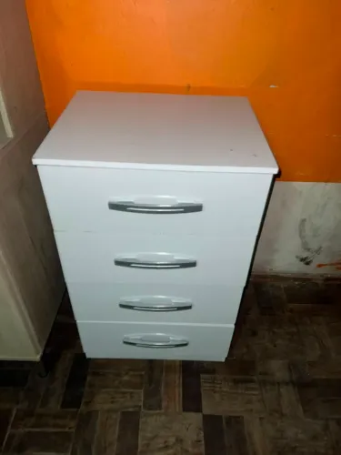 Vendo cômoda usada comarcas de uso