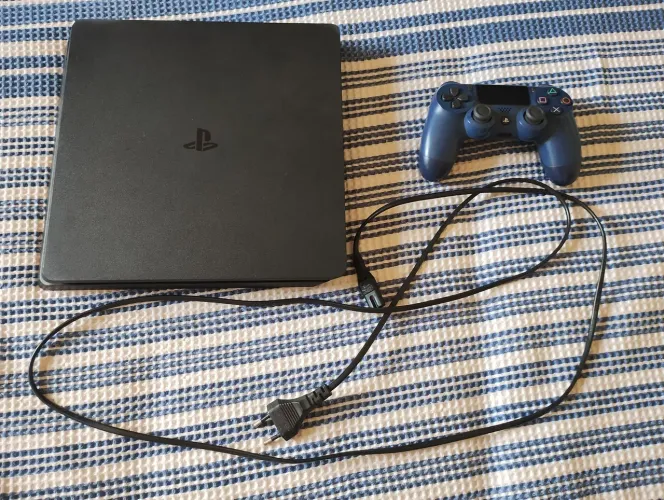 PlayStation 4 slim disk+ controle original usados(ótimas condições)