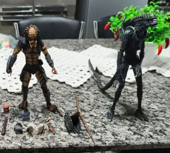Neca City Hunter predator + Alien Grid AVP Loose! Com pequenos danos ATENÇÃO A DESCRIÇÃO!
