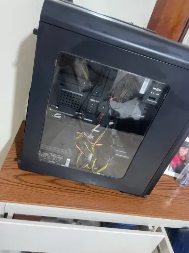 Gabinete ASUS/Aerocool Preto - Estilo Gamer