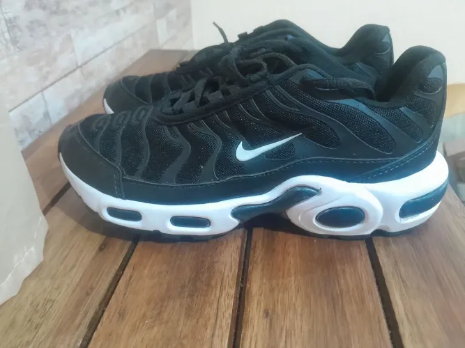 Tenis nike tnt,número 39,preto