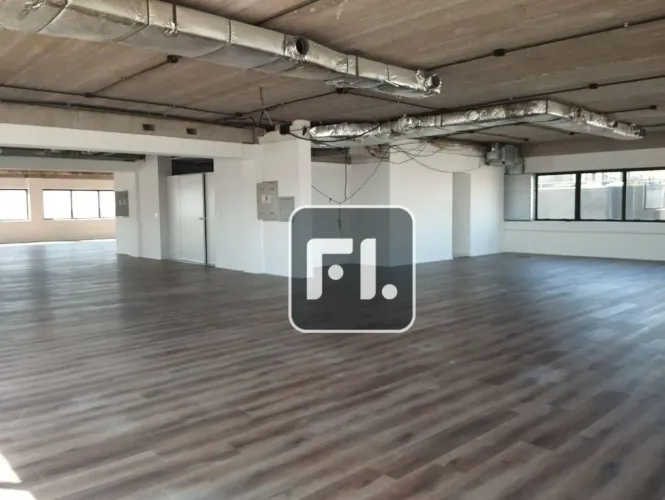Conjunto comercial com 356 m² na Barra Funda para locação,