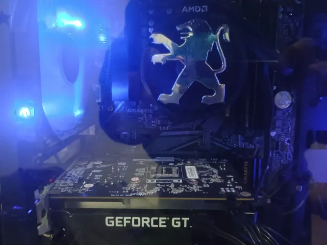 Vendo ,fiz upgrade ,estou vendendo monitor 144hz , + placa de vídeo gtx 1650 !!!+ Mouse r