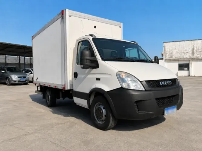 Iveco Daily 35s14 Ano 2014 Bau 2,30m