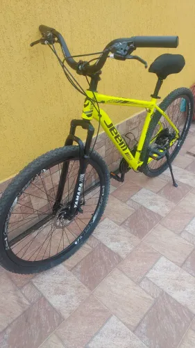 Vendo bicicleta aro 29, . V.600,00. Rua das Lebres. C *