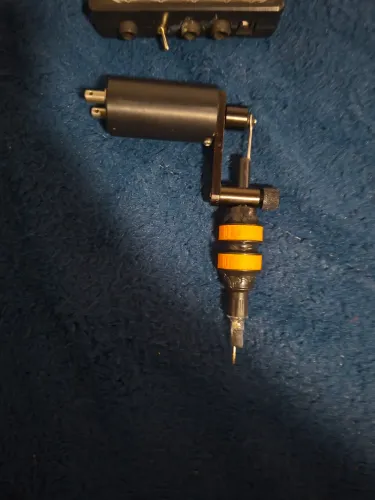 Vendo kit para tatuagem composto por fonte digital de alta precisão e máquina rotativa