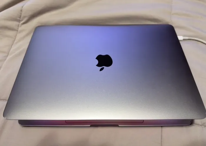 macbook pro 13 2019