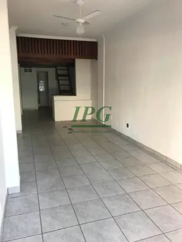 LOJA COM MEZANINO FRENTE PARA RUA E PONTO DE ÔNIBUS NO CENTRO DE GUARAPARI - ES