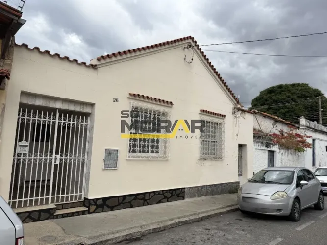 CASA PARA LOCAÇÃO NO BAIRRO FLORESTA, PRÓXIMO AO CENTRO COMERCIAL E COLEGIO SANTA MARIA.