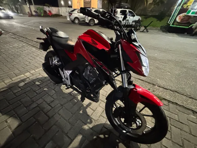 Moto impecável sem nada pra fazer!
