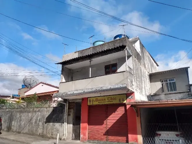 Prédio com 4 casas e uma loja, São Pedro, Teresópolis
