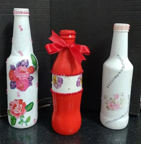 GARRAFINHAS DECORADAS COM DECOUPAGE E PEDRARIAS