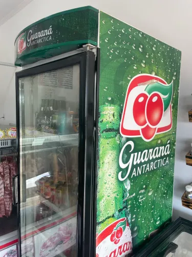 Frizer expositor metalfrio vendendo para compra outro de 3 portas a bebida não vai junto