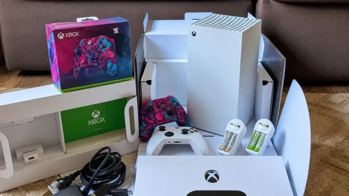 Xbox Series X Digital 2 controles, só 4 meses de uso, ainda com garantia, perfeito estado!