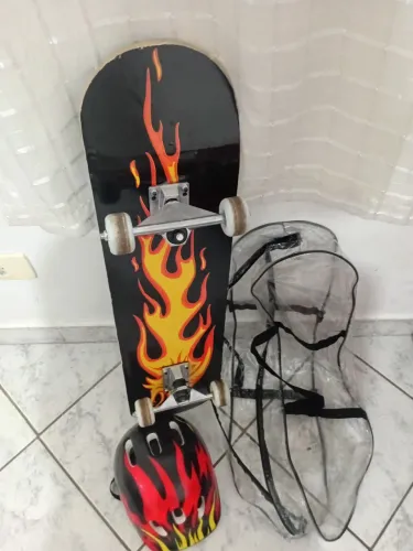 Skate + capacete infantil