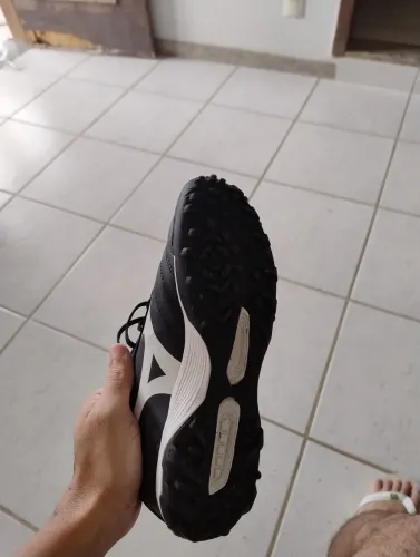 Chuteira society Mizuno