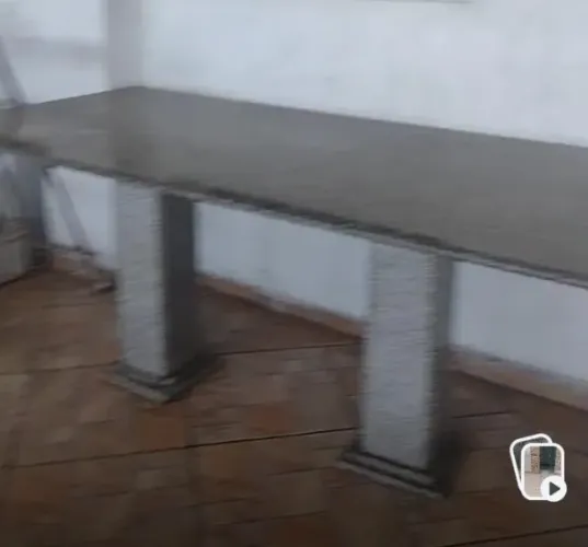 Mesa de Pedra com Tampo e Base de Granito