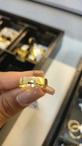 Aliança delicada banhada a ouro