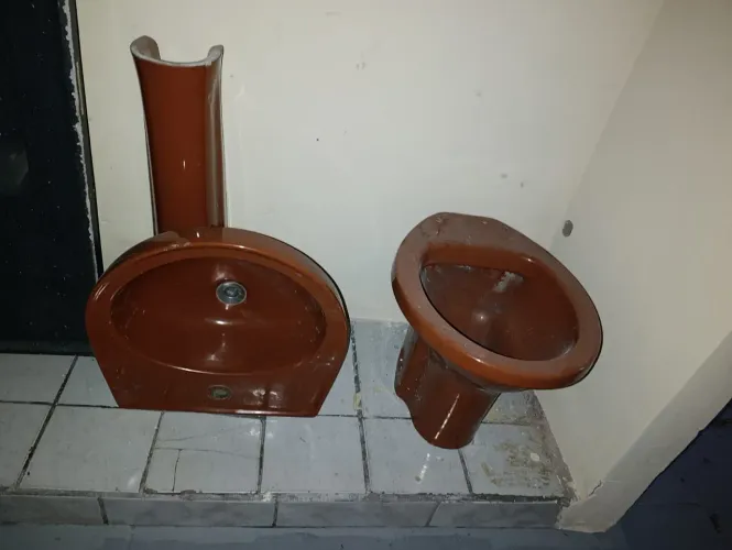 Conjunto de vazo e pia