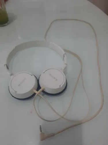 Fone de ouvido Sony MDR ZX 100 usado. Buscar no bairro Tirol.