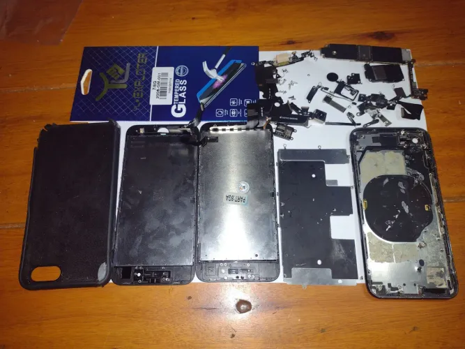Sucata de iPhone 8 - Lote de Peças Originais p/ Retirada (Placa, Câmera, Dock)