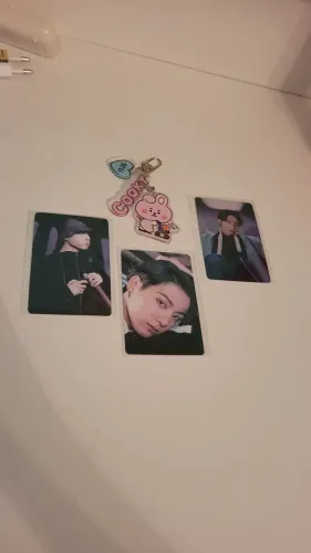 Kit Jungkook: 1 chaveiro e 3 lomocards