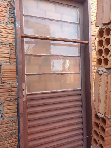 Porta de ferro reforçada 0.80/2.10 abre pra direita