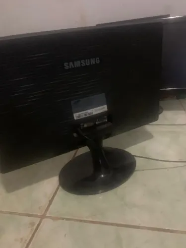 Monitor 44 polegadas