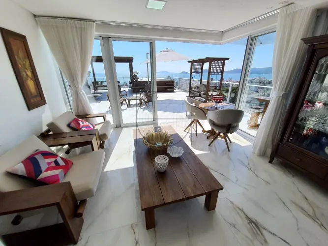 Cobertura Triplex 4 suítes com linda vista para o mar de Canasvieiras