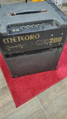 Amplificador de baixo meteoro QX200
