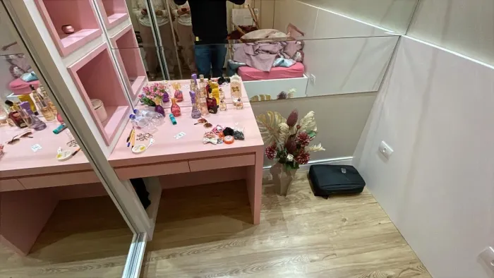 Mesa, penteadeira, escrivaninha rosa