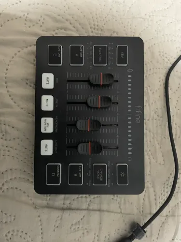 Mixer de áudio FIFINE