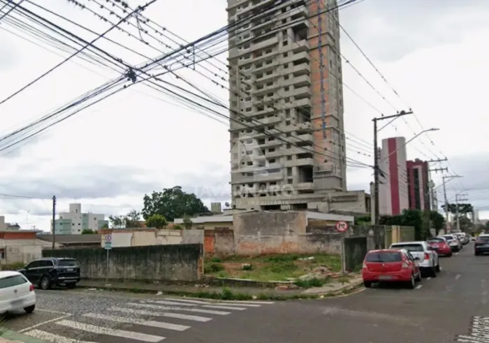 Terreno de esquina na Vila Estrela