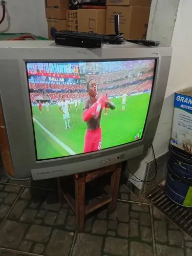 Vendo TV de tubo 29 polegadas funcionando 100 reais