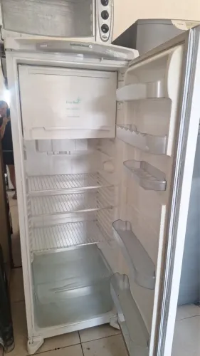 Geladeira com 3 meses de garantia